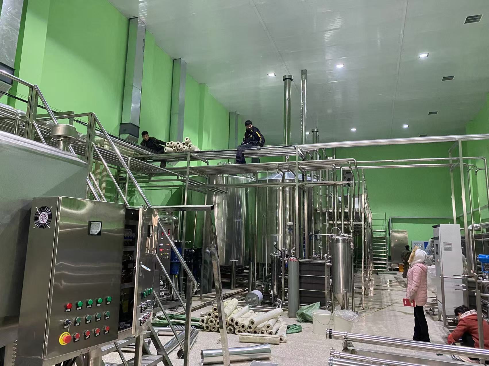 龙陵精酿啤酒设备厂—精酿啤酒设备制造：传承工艺与创新科技的交融